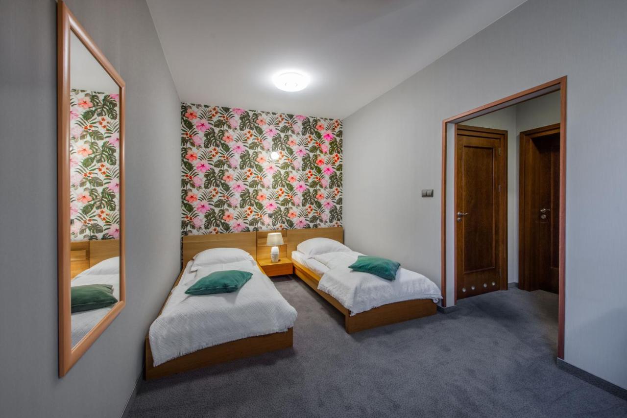 Hotel Zalesie Бохня Экстерьер фото