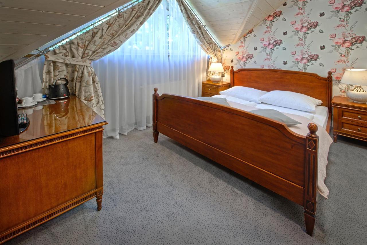 Hotel Zalesie Бохня Экстерьер фото
