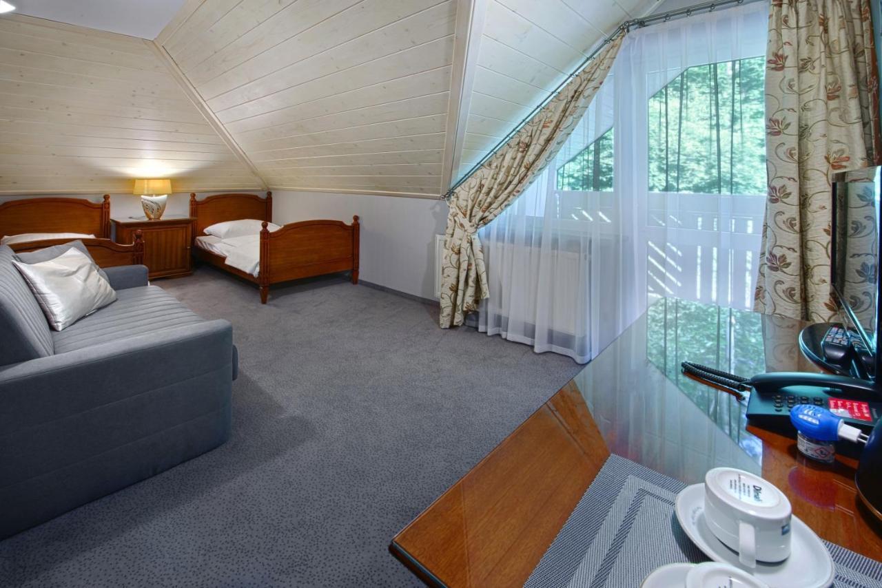 Hotel Zalesie Бохня Экстерьер фото