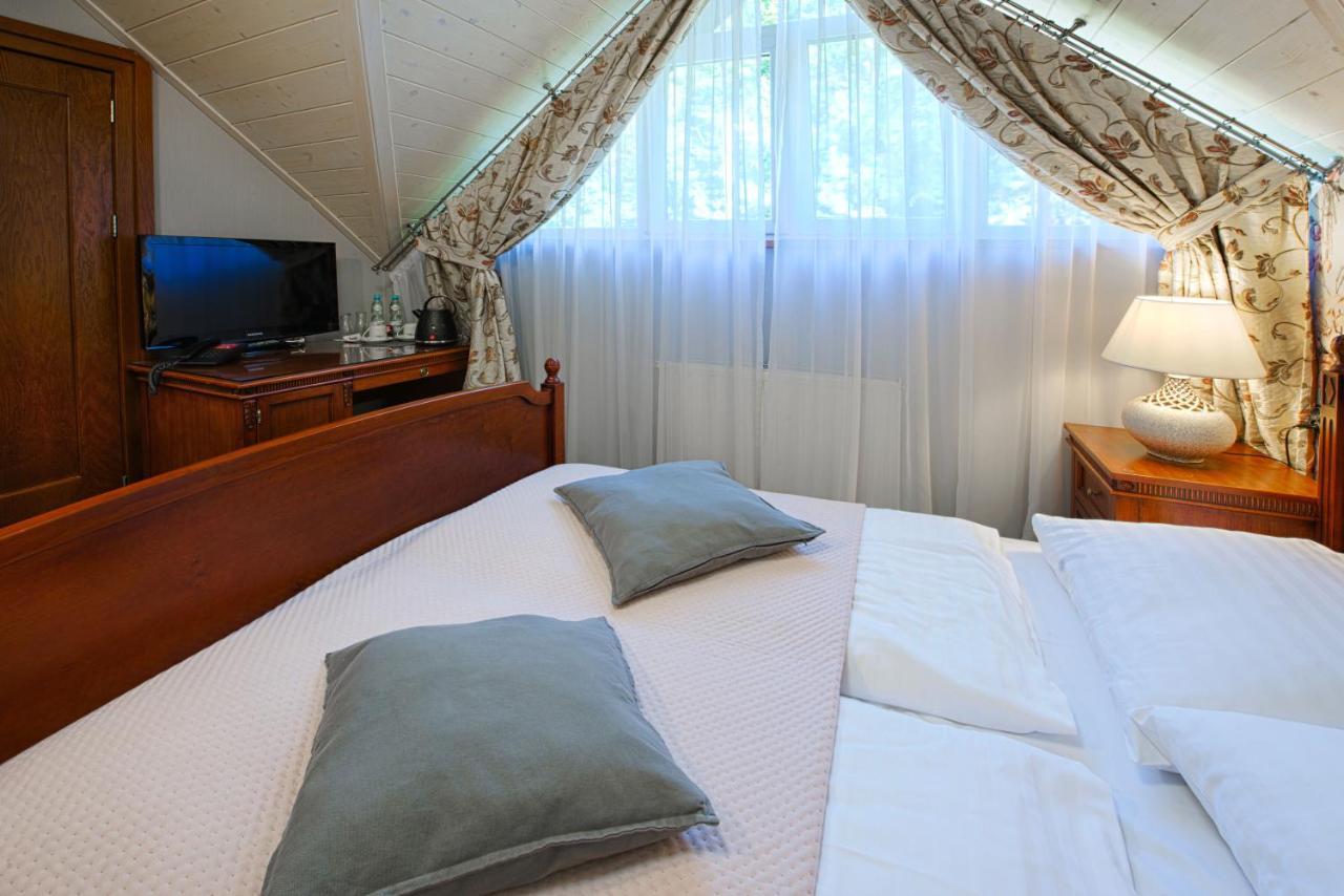 Hotel Zalesie Бохня Экстерьер фото
