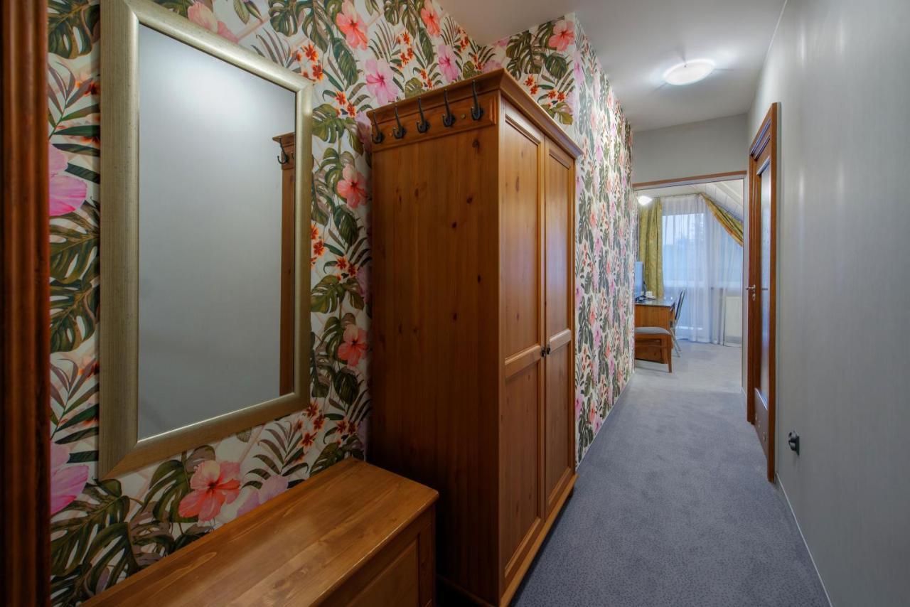Hotel Zalesie Бохня Экстерьер фото