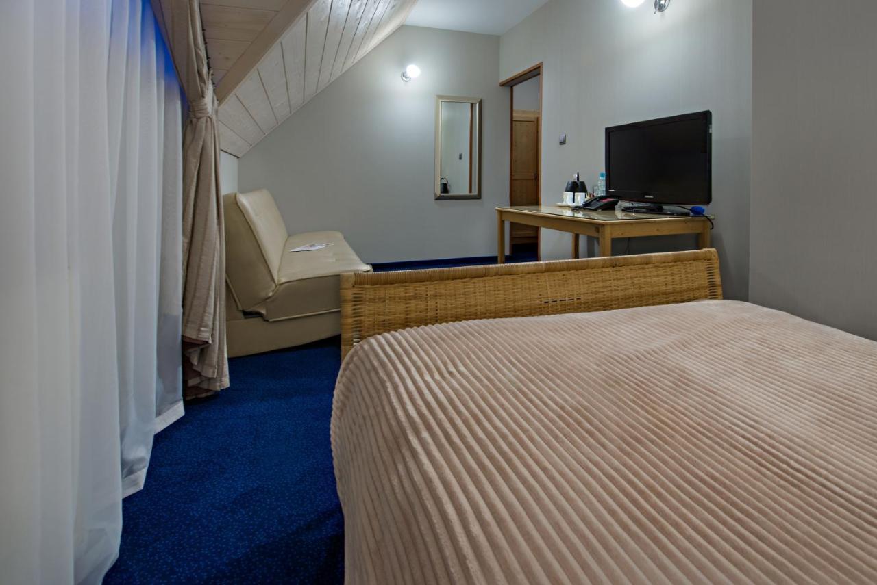 Hotel Zalesie Бохня Экстерьер фото