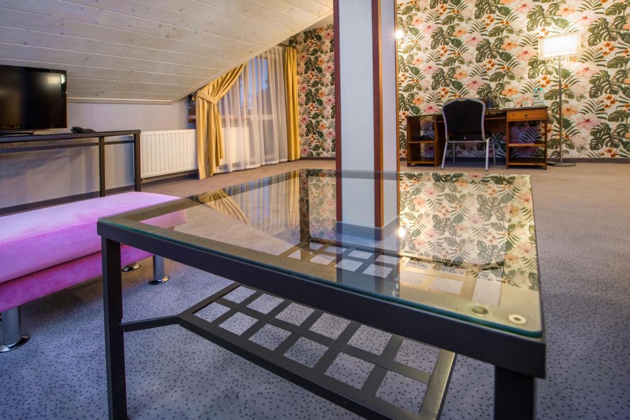 Hotel Zalesie Бохня Экстерьер фото