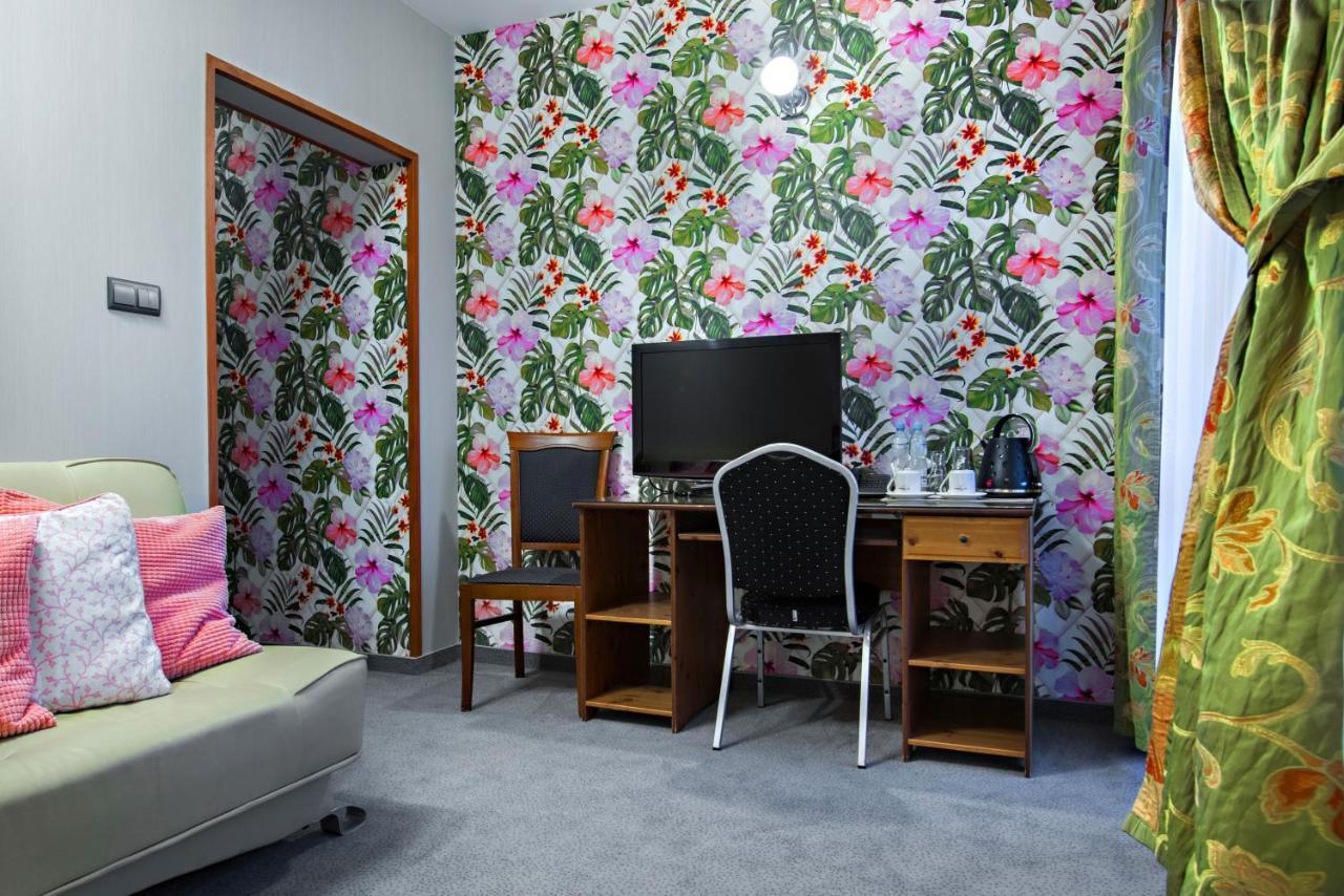 Hotel Zalesie Бохня Экстерьер фото