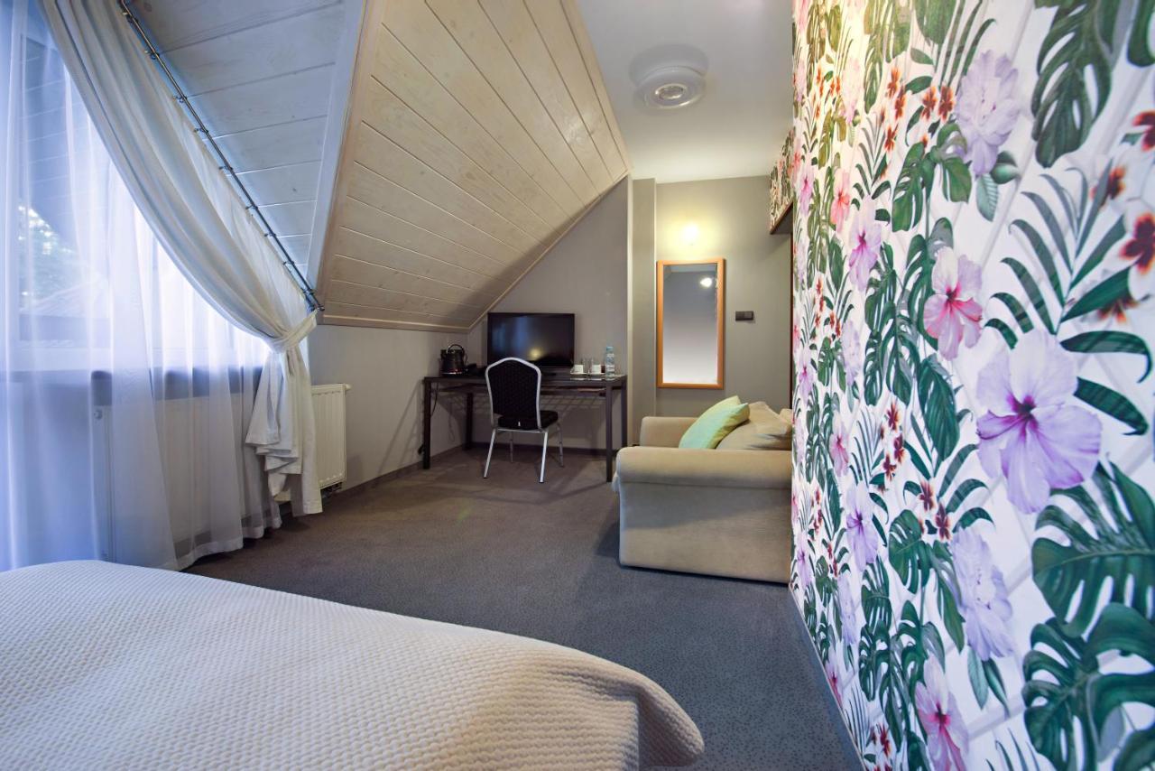 Hotel Zalesie Бохня Экстерьер фото