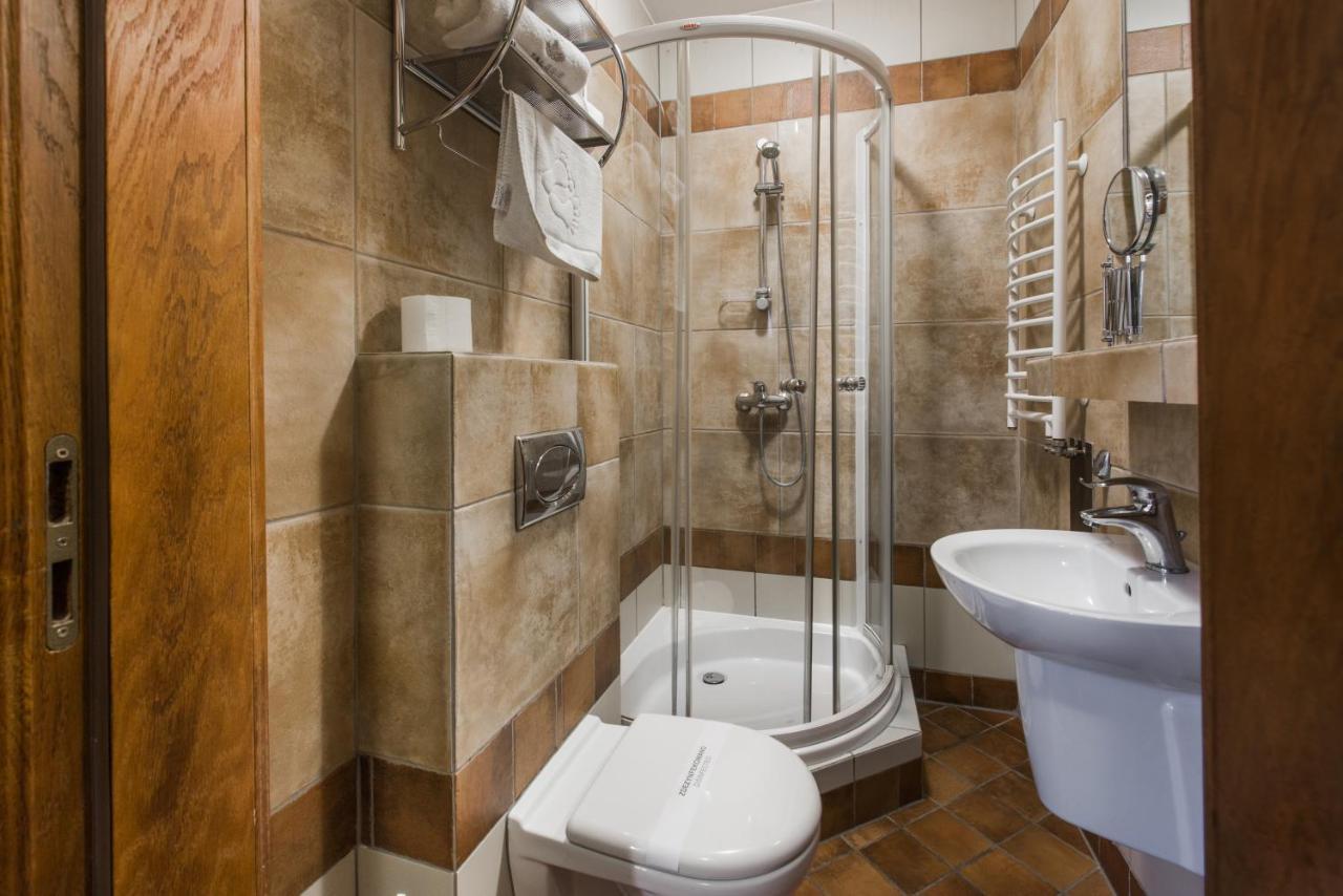 Hotel Zalesie Бохня Экстерьер фото