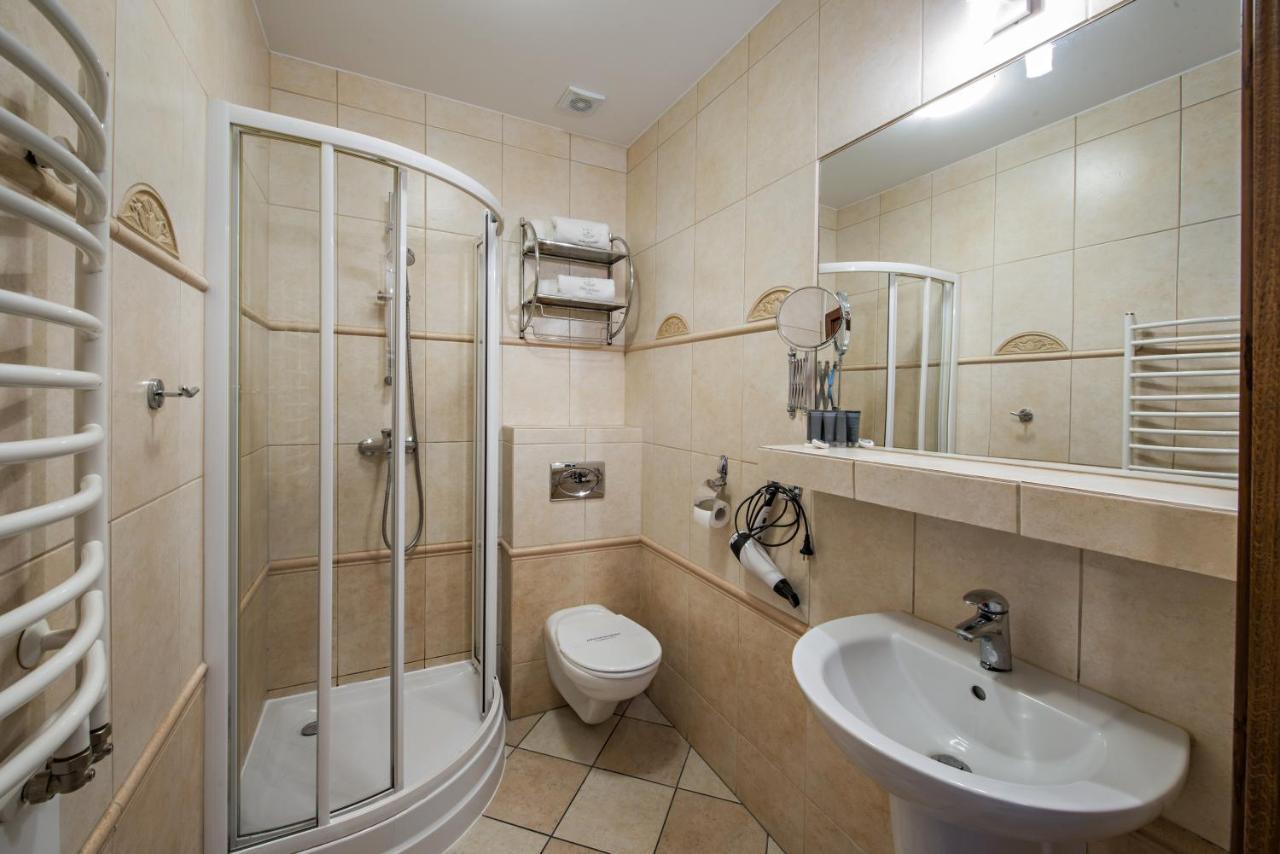 Hotel Zalesie Бохня Экстерьер фото