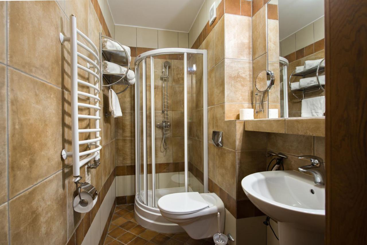 Hotel Zalesie Бохня Экстерьер фото